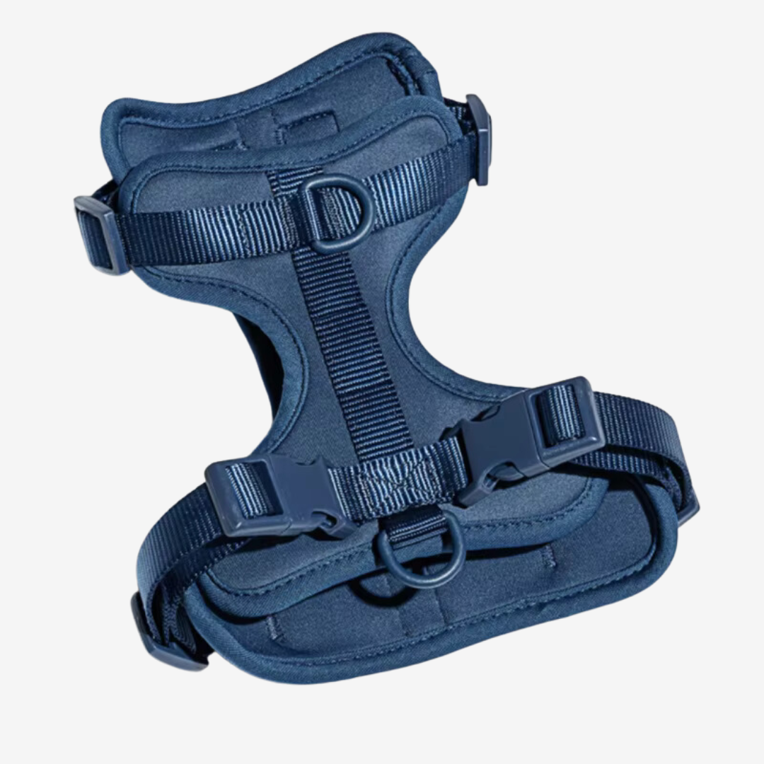 Navy Blå hundsele i premiumdesign med justerbar passform och vadderad insida. Ergonomisk och bekväm, perfekt för både små och stora hundar. Passar för promenader och utomhusaktiviteter